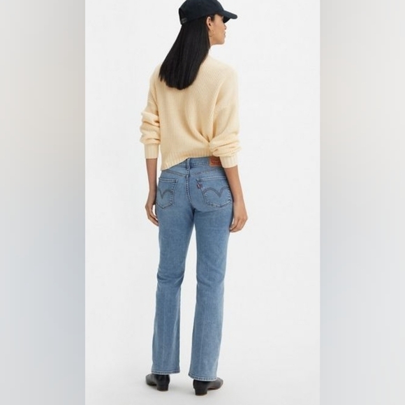 NWOT Levi's Classic Bootcut Jeans - Picture 2 of 4